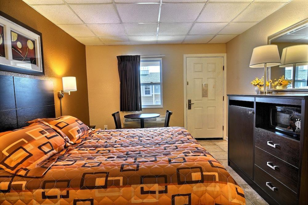 Rodeway Inn & Suites Нагс-Хед Экстерьер фото
