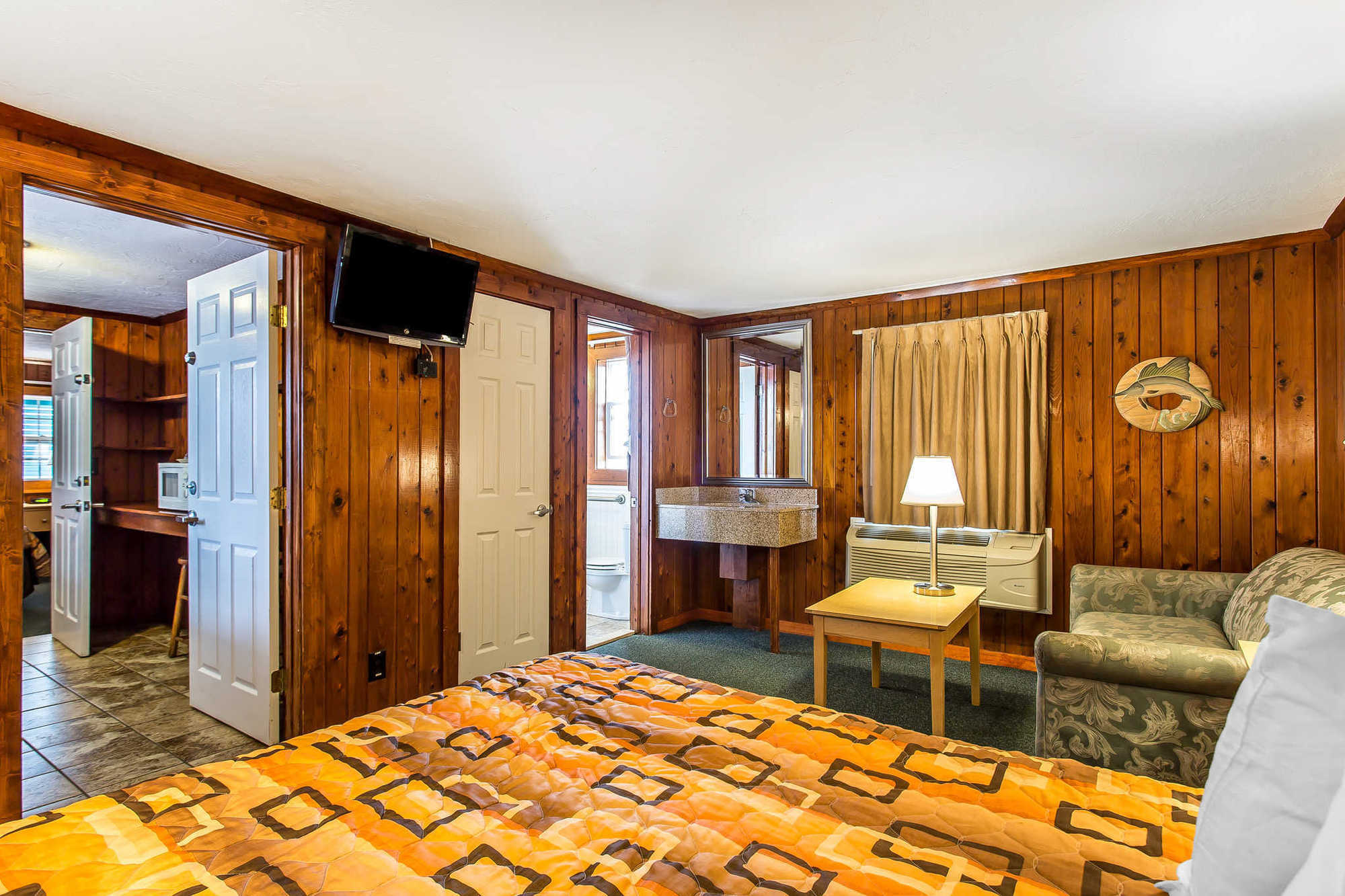 Rodeway Inn & Suites Нагс-Хед Номер фото