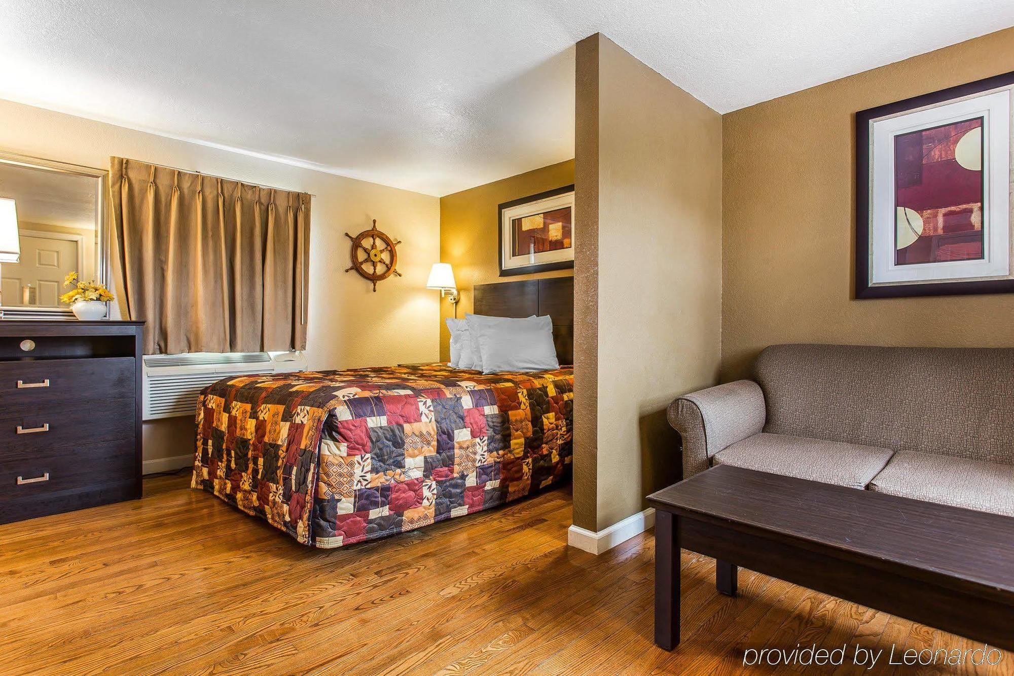 Rodeway Inn & Suites Нагс-Хед Экстерьер фото