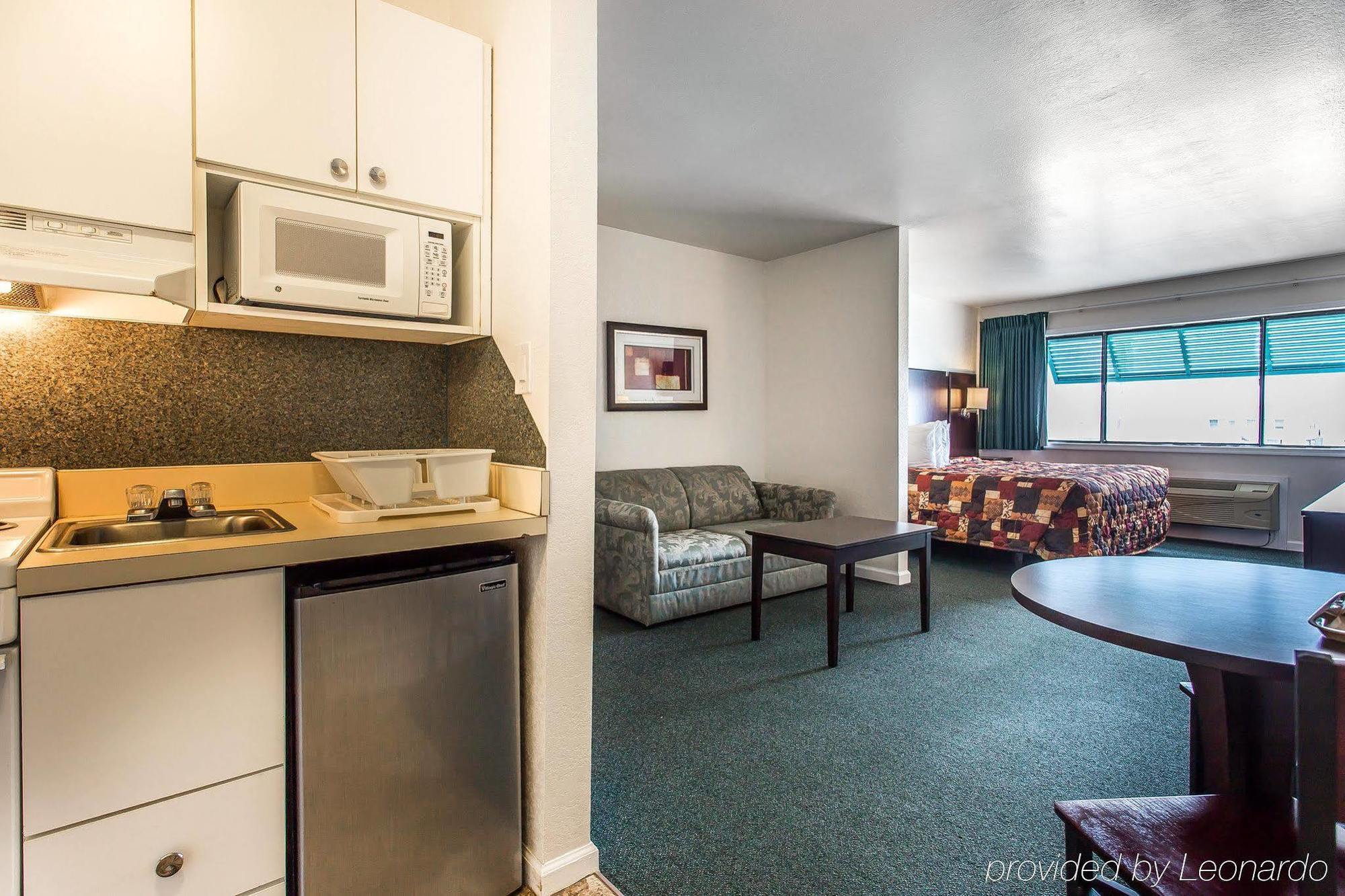 Rodeway Inn & Suites Нагс-Хед Экстерьер фото