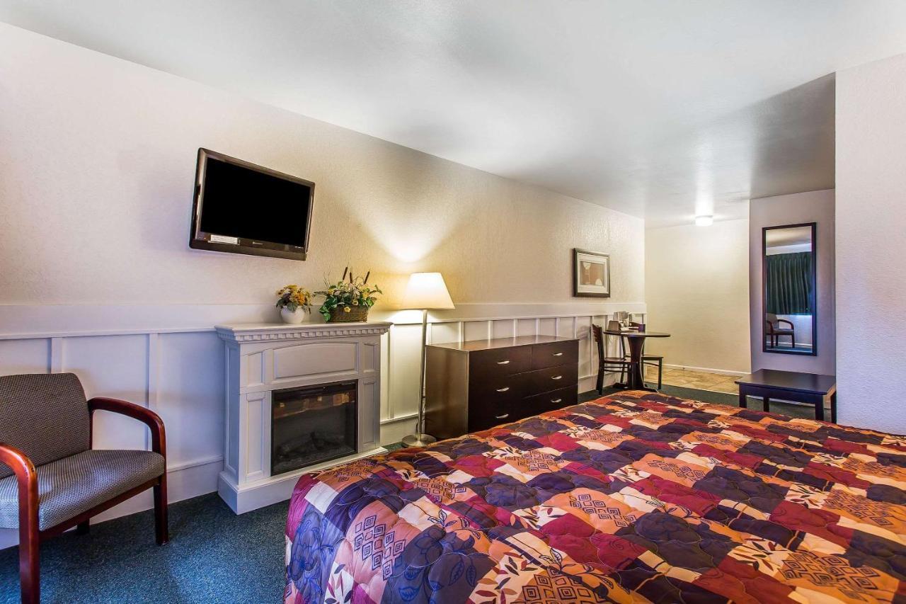 Rodeway Inn & Suites Нагс-Хед Экстерьер фото