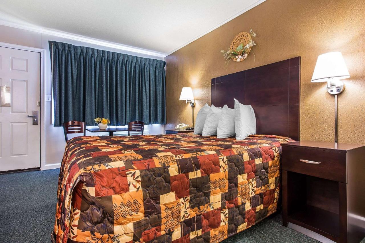 Rodeway Inn & Suites Нагс-Хед Экстерьер фото
