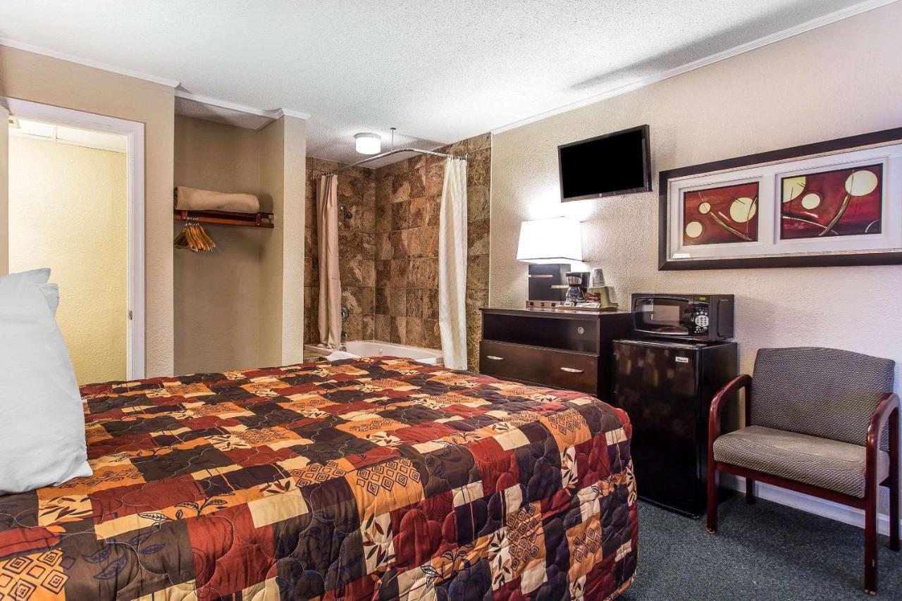 Rodeway Inn & Suites Нагс-Хед Экстерьер фото